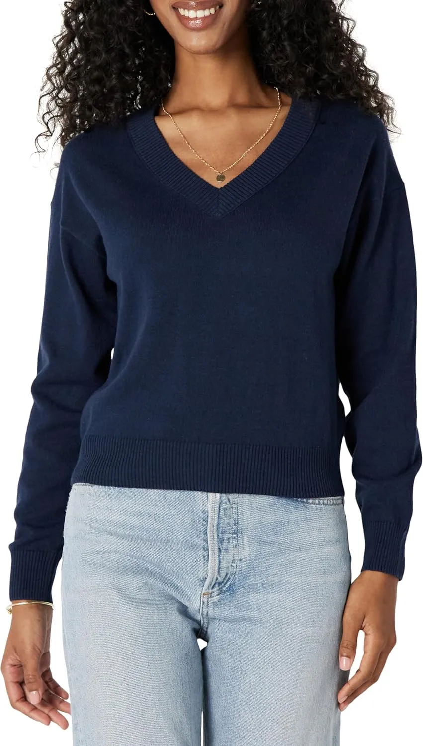 Amazon Essentials Women's Relaxed-Fit Lightweight V-Neck Cropped Sweater