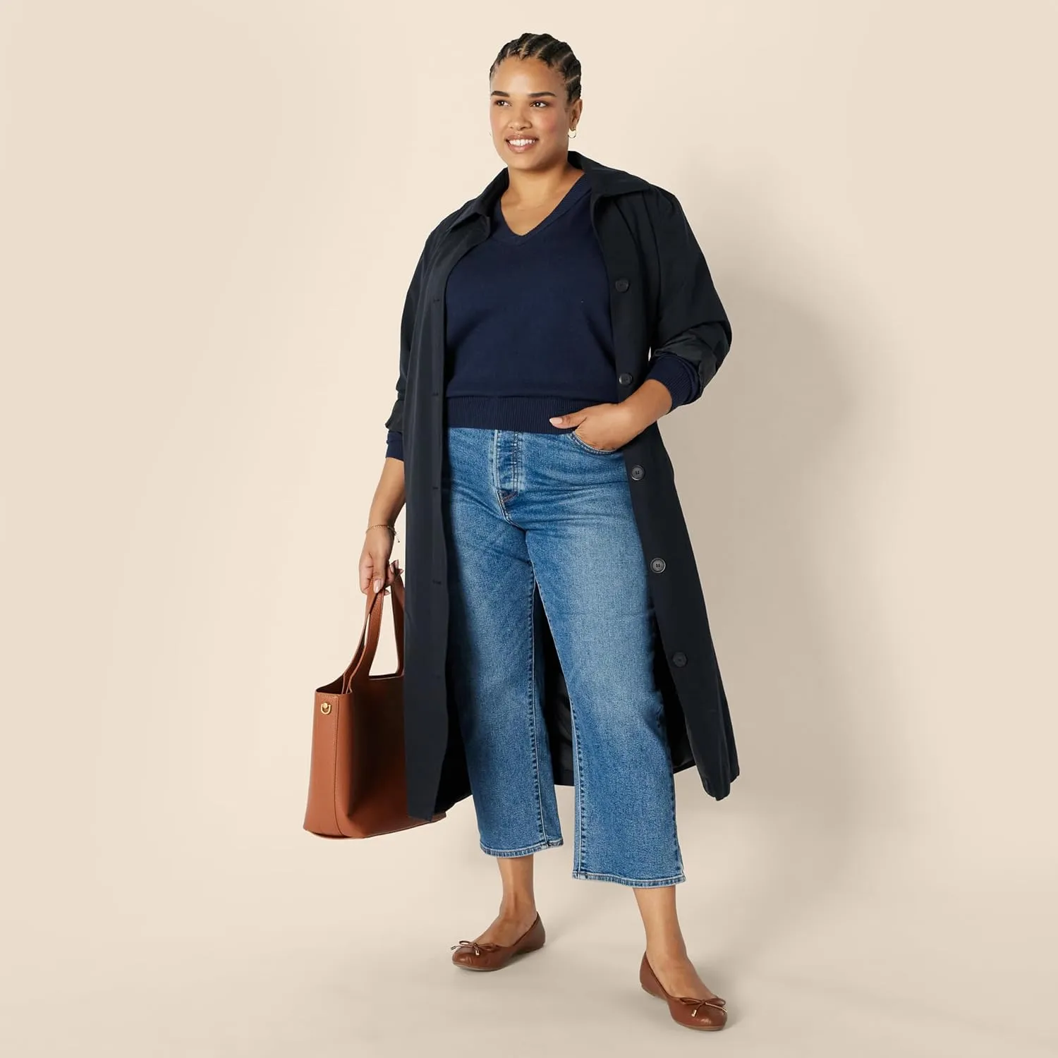 Amazon Essentials Women's Relaxed-Fit Lightweight V-Neck Cropped Sweater